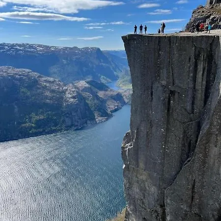 Bjorn's Sanctuary - City Center Appartamento *